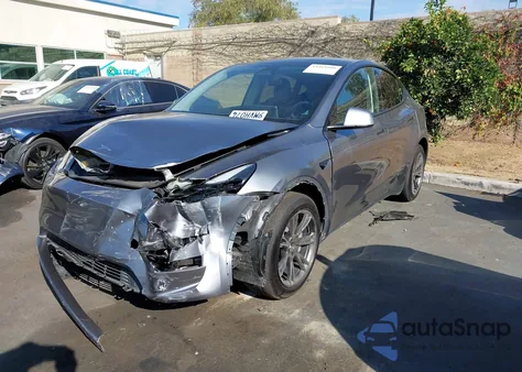 2024 Tesla Model Y Long Range Dual Motor All-Wheel Drive из США, поврежденный, VIN 7SAYGAEE4RF115761